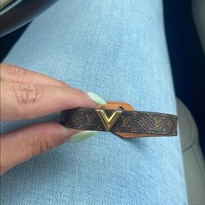 louis Vuitton bracelet size 17